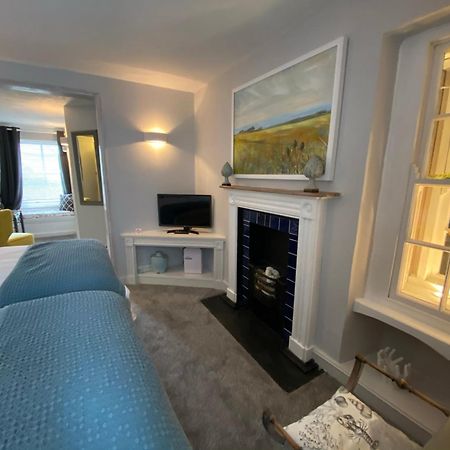 The Summer House Penzance Room photo