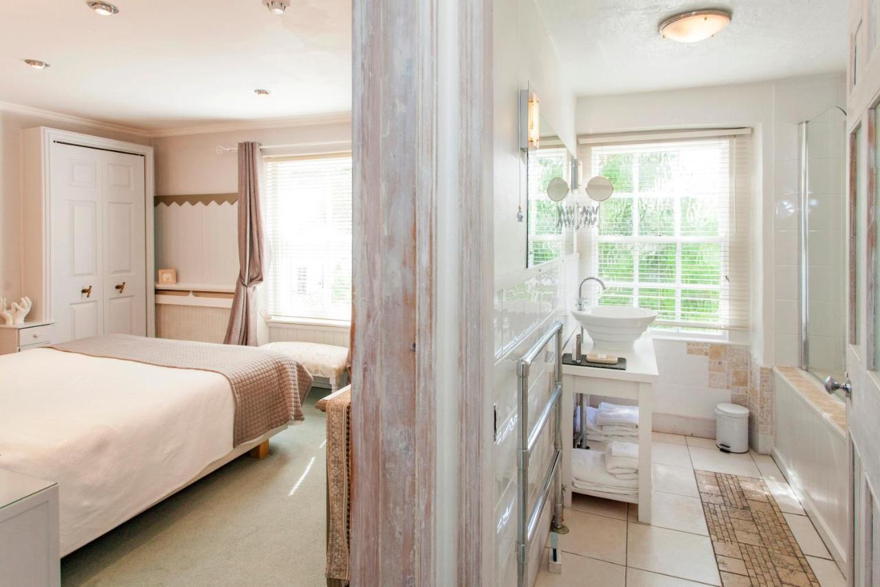 The Summer House Penzance Room photo