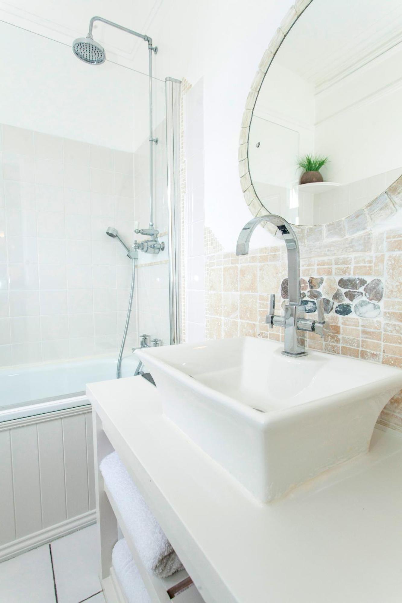 The Summer House Penzance Room photo