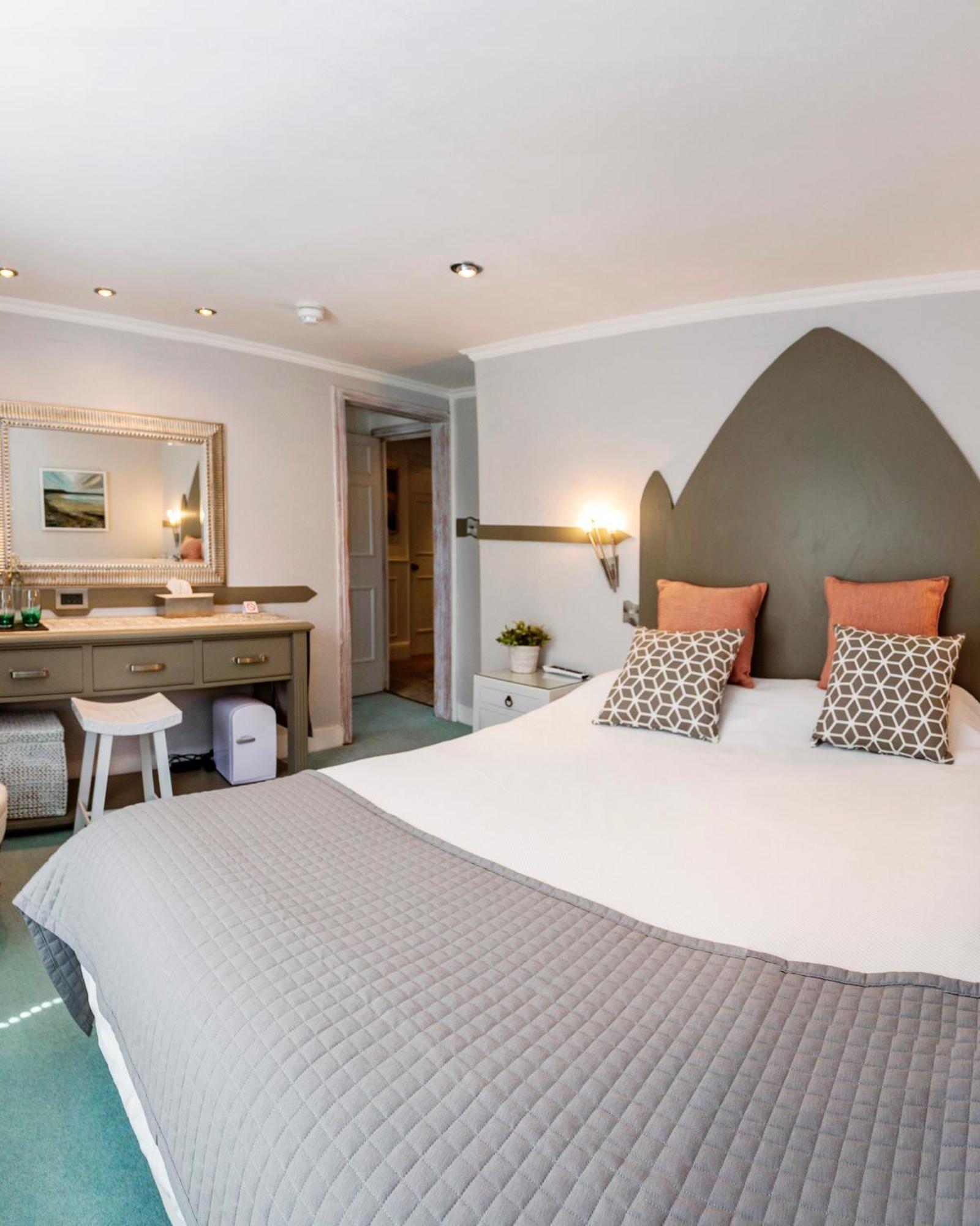 The Summer House Penzance Room photo